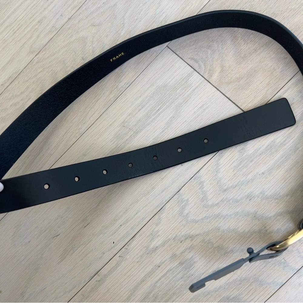 Frame Twist Buckle Leather Belt in Black NWOT